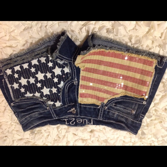 Jean shorts with sequence - Picture 2 of 5